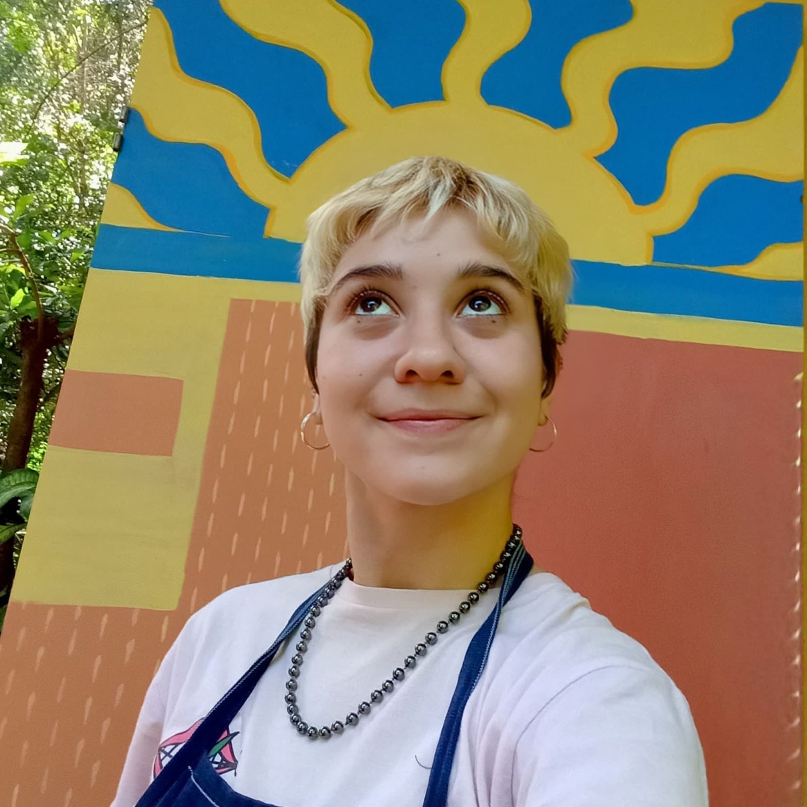 Ana Uviedo durante atividade artística