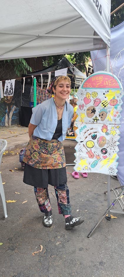 Ana Uviedo em atividade durante a residência