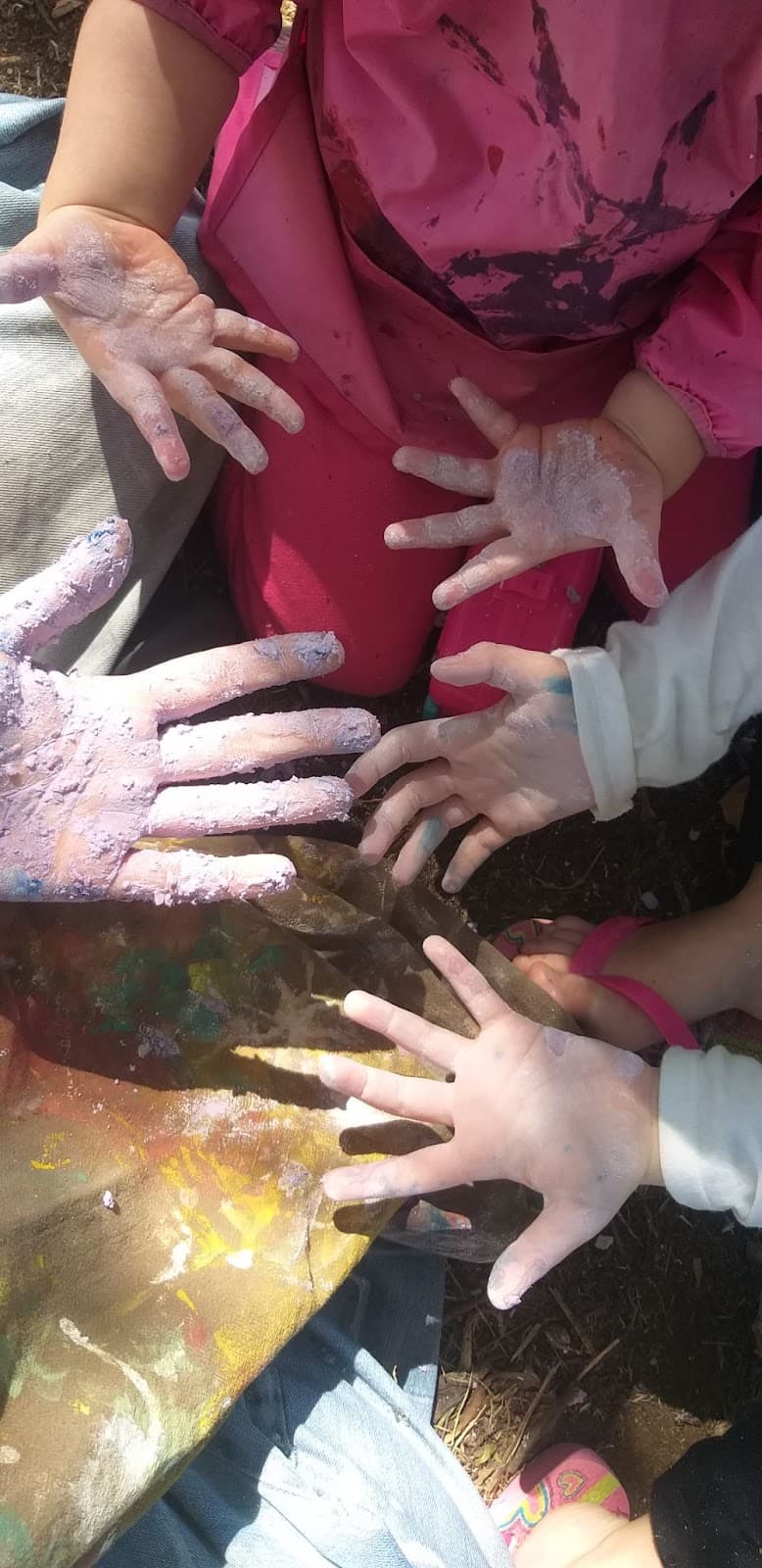 Prática coletiva em círculo durante atividade da residência